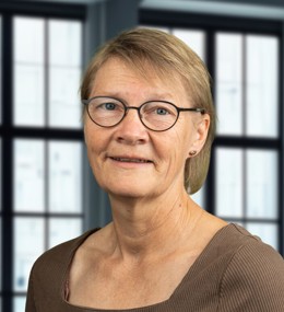 Kvindelig medarbejder på Nysted Efterskole.